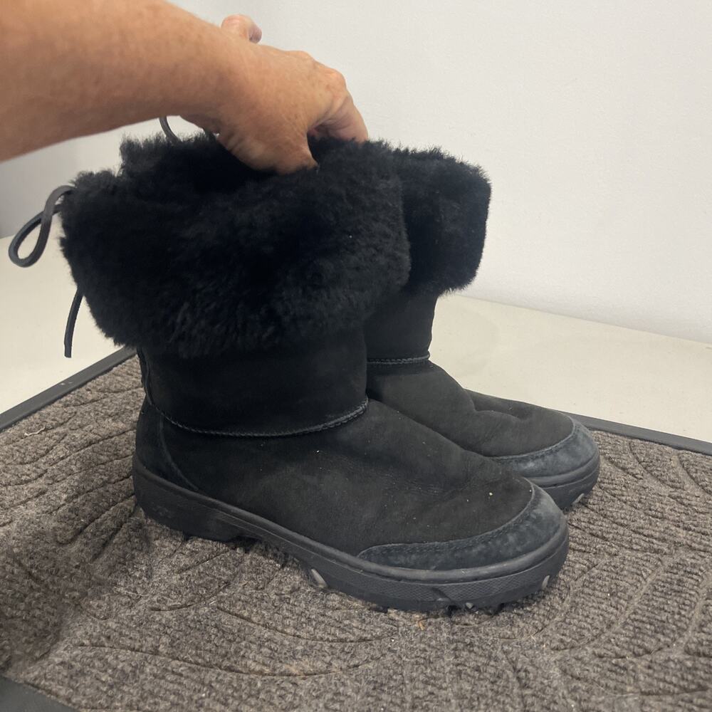 UGG Australia Women Sz 9 Black Boots Aztec Lace Up Beads Sheepskin Lined Cuff